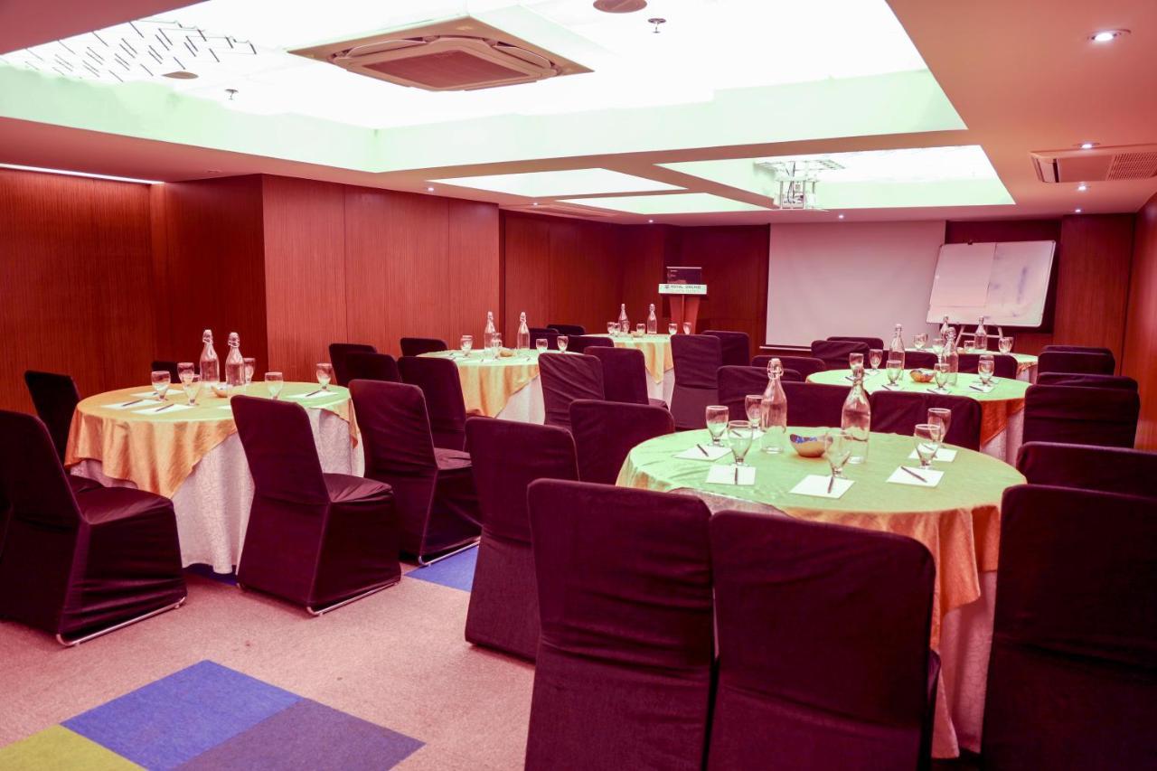 Royal Orchid Golden Suites Πούνε Εξωτερικό φωτογραφία