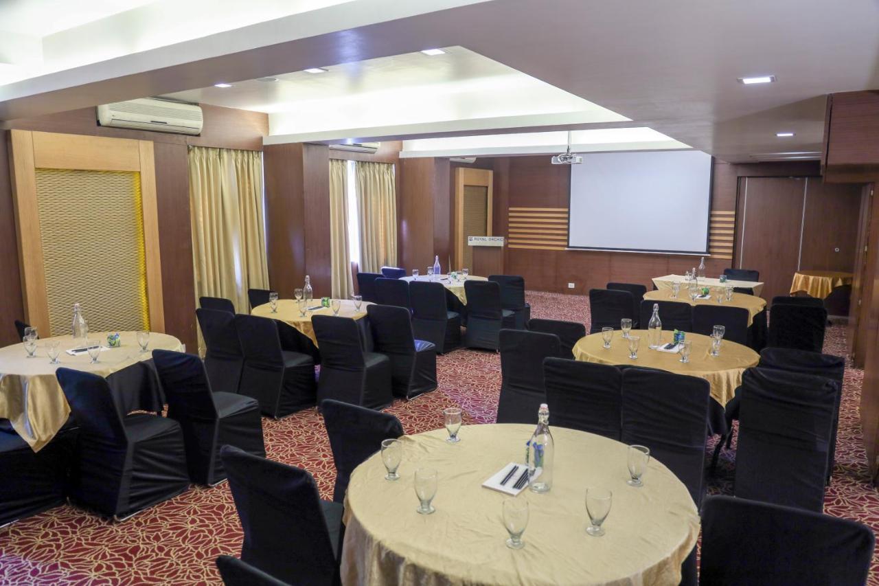 Royal Orchid Golden Suites Πούνε Εξωτερικό φωτογραφία