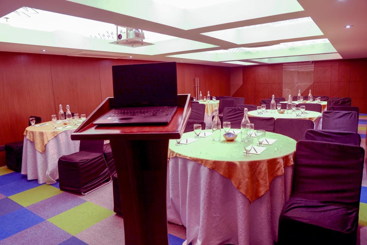 Royal Orchid Golden Suites Πούνε Εξωτερικό φωτογραφία