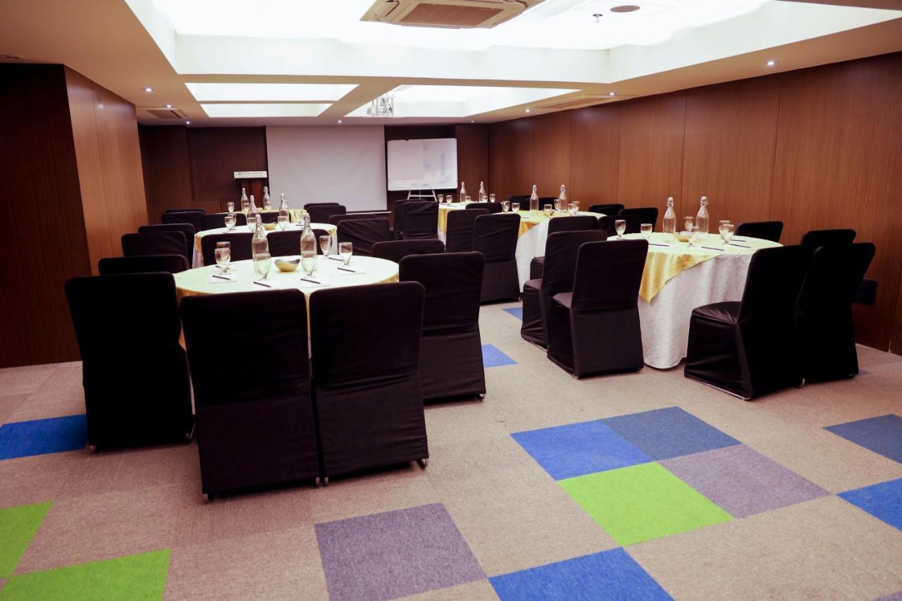 Royal Orchid Golden Suites Πούνε Εξωτερικό φωτογραφία