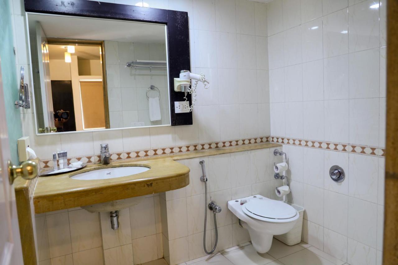 Royal Orchid Golden Suites Πούνε Εξωτερικό φωτογραφία