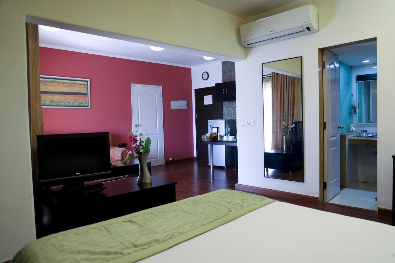 Royal Orchid Golden Suites Πούνε Εξωτερικό φωτογραφία
