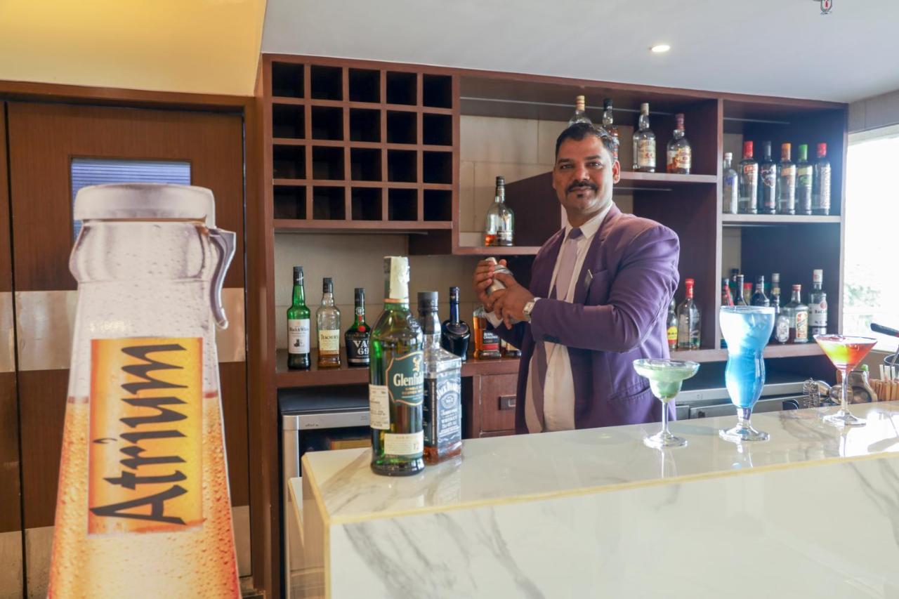 Royal Orchid Golden Suites Πούνε Εξωτερικό φωτογραφία