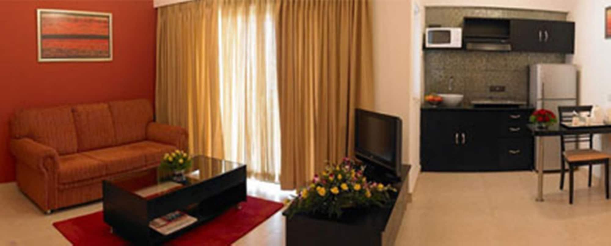 Royal Orchid Golden Suites Πούνε Εξωτερικό φωτογραφία