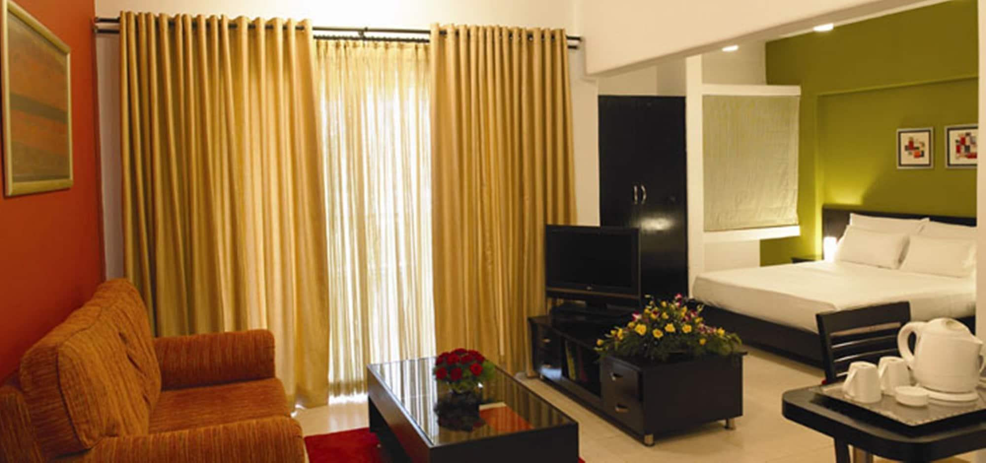 Royal Orchid Golden Suites Πούνε Εξωτερικό φωτογραφία