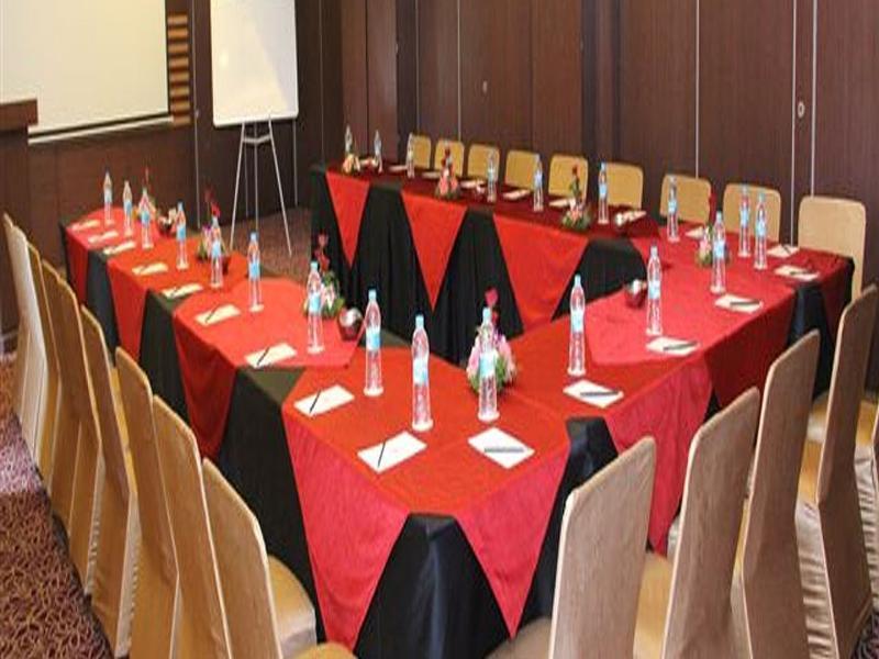 Royal Orchid Golden Suites Πούνε Εξωτερικό φωτογραφία