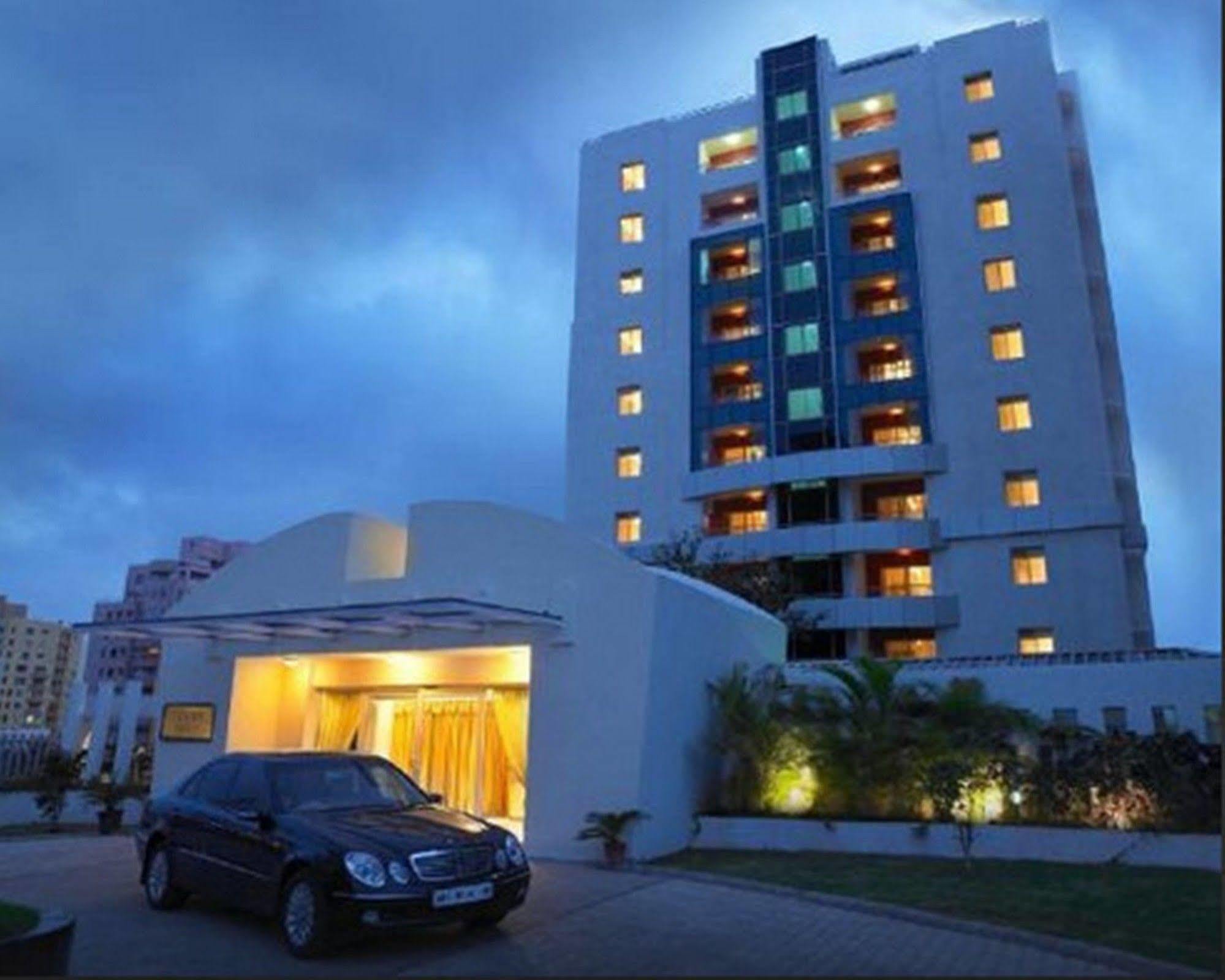 Royal Orchid Golden Suites Πούνε Εξωτερικό φωτογραφία