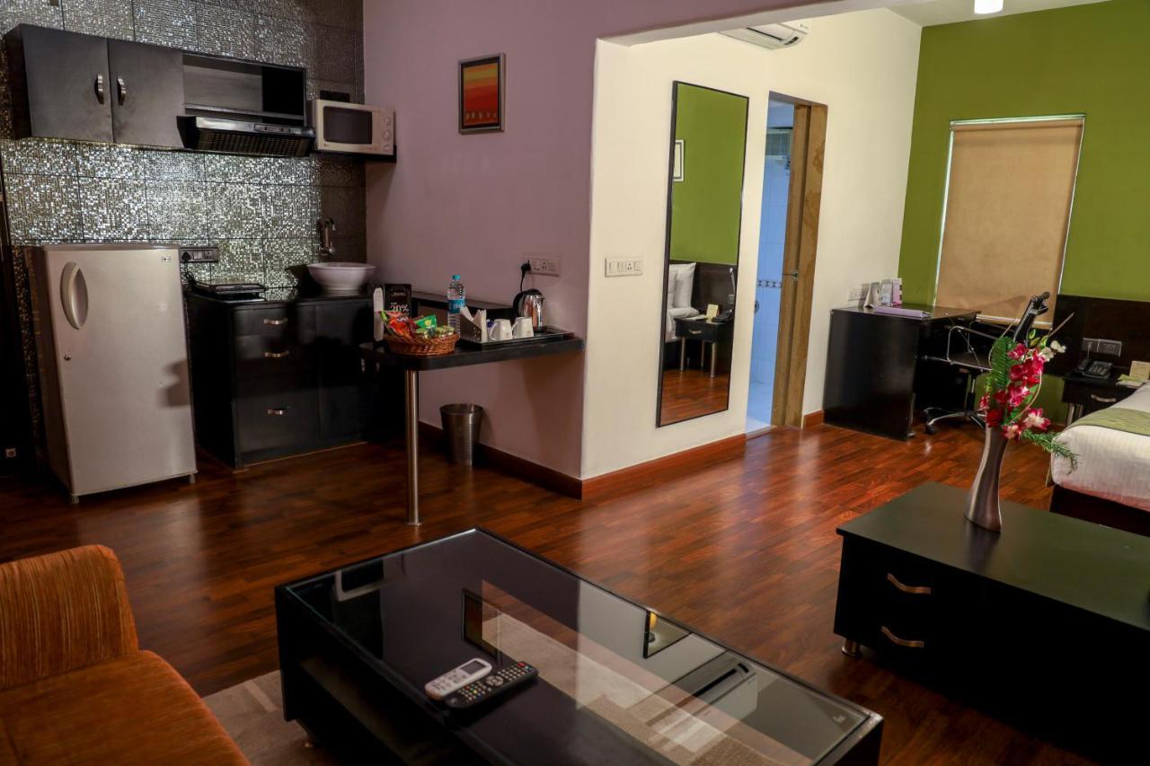 Royal Orchid Golden Suites Πούνε Εξωτερικό φωτογραφία