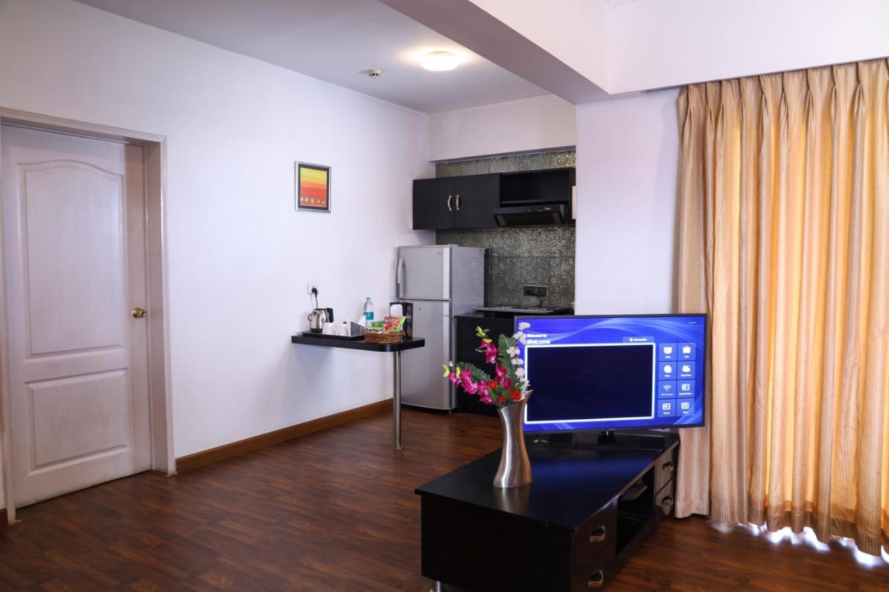 Royal Orchid Golden Suites Πούνε Εξωτερικό φωτογραφία