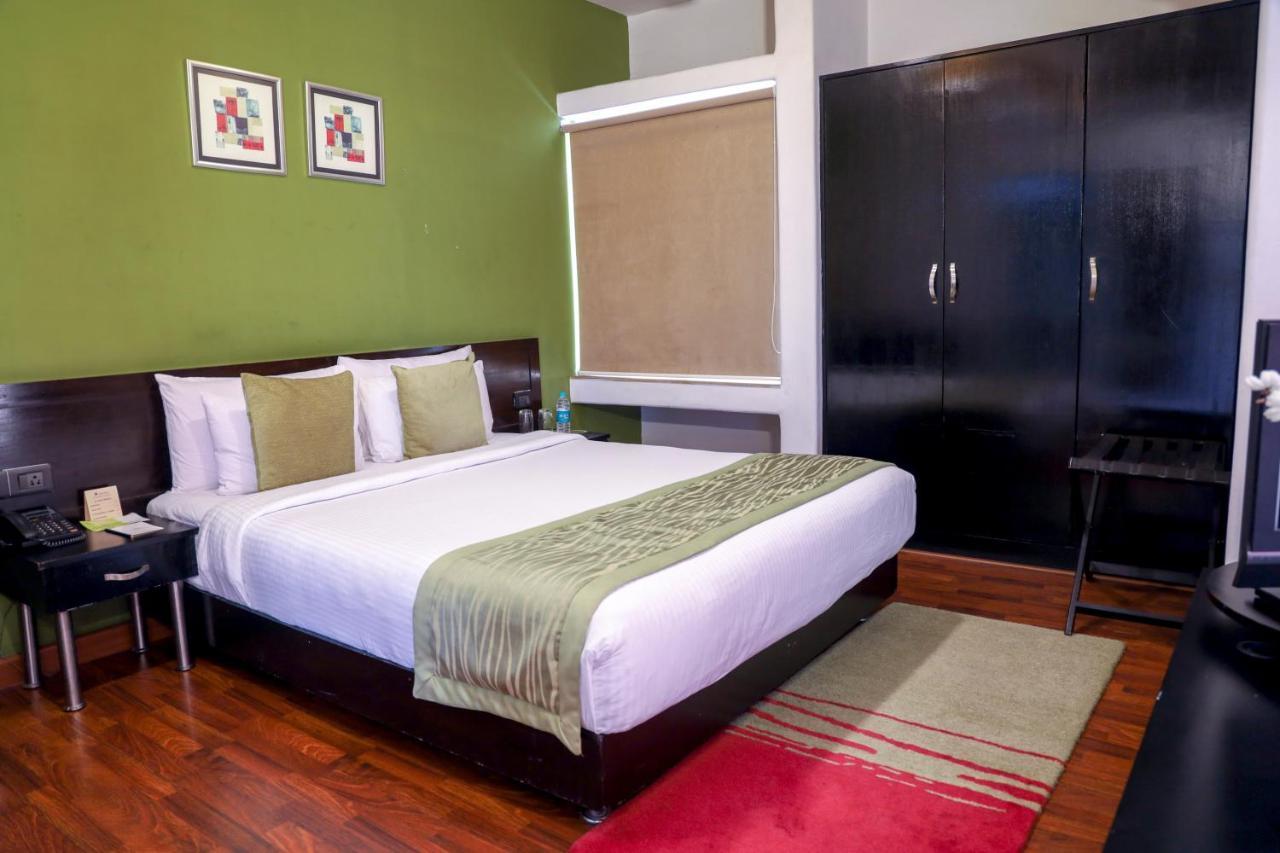 Royal Orchid Golden Suites Πούνε Εξωτερικό φωτογραφία