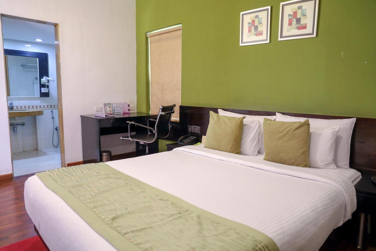 Royal Orchid Golden Suites Πούνε Εξωτερικό φωτογραφία