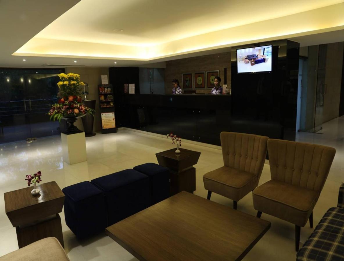 Royal Orchid Golden Suites Πούνε Εξωτερικό φωτογραφία