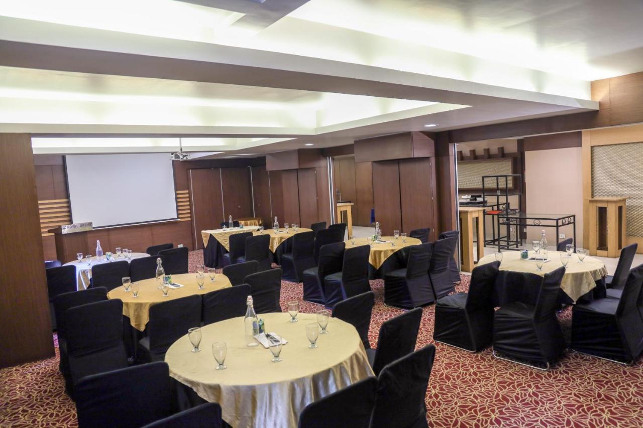 Royal Orchid Golden Suites Πούνε Εξωτερικό φωτογραφία