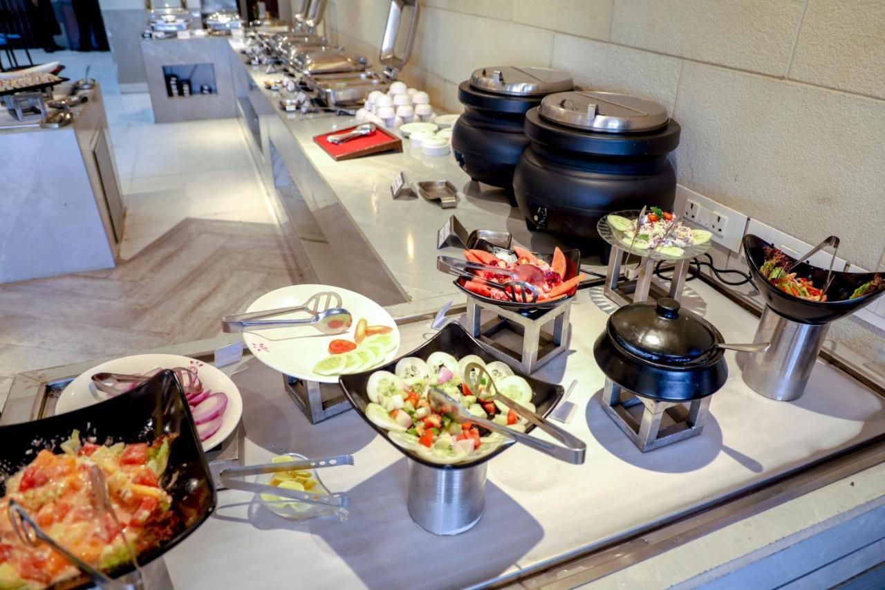 Royal Orchid Golden Suites Πούνε Εξωτερικό φωτογραφία