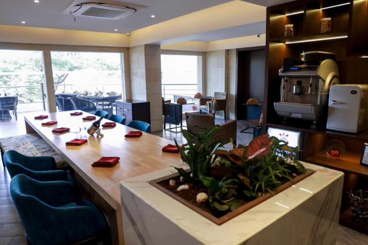 Royal Orchid Golden Suites Πούνε Εξωτερικό φωτογραφία