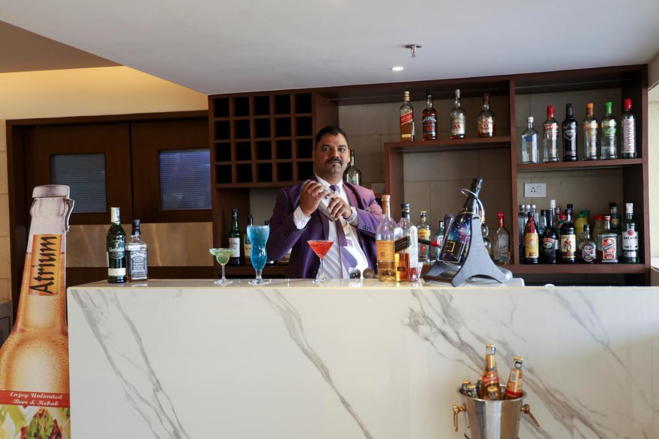 Royal Orchid Golden Suites Πούνε Εξωτερικό φωτογραφία