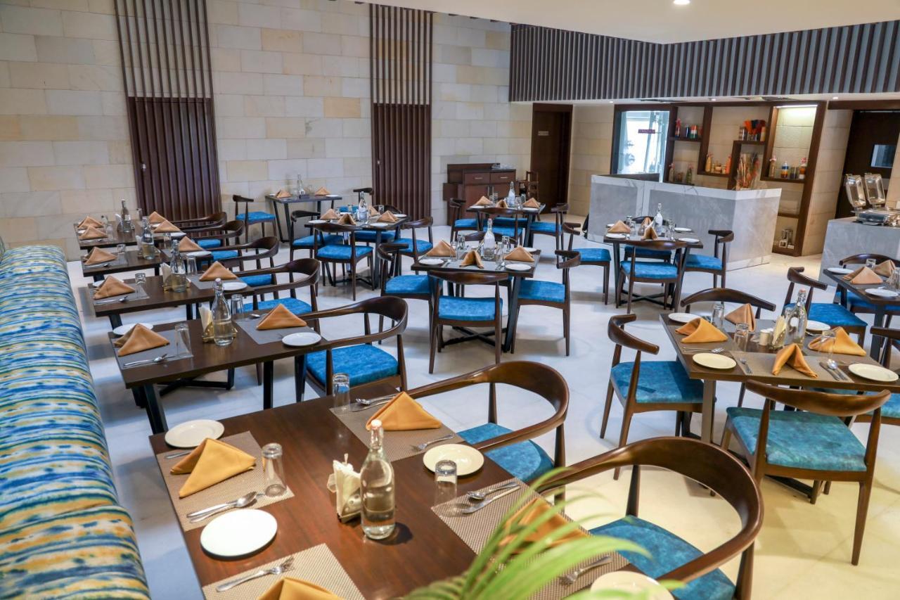 Royal Orchid Golden Suites Πούνε Εξωτερικό φωτογραφία