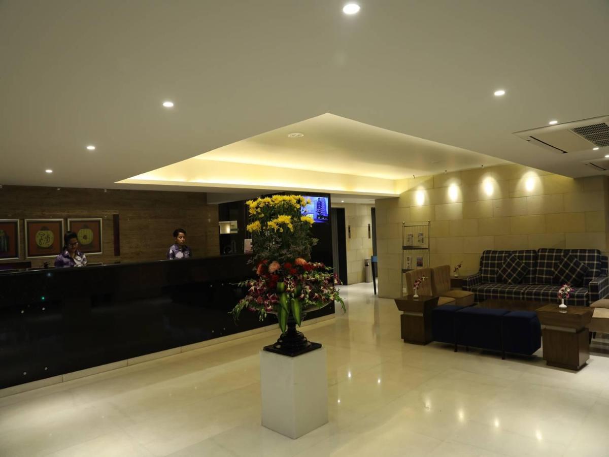Royal Orchid Golden Suites Πούνε Εξωτερικό φωτογραφία