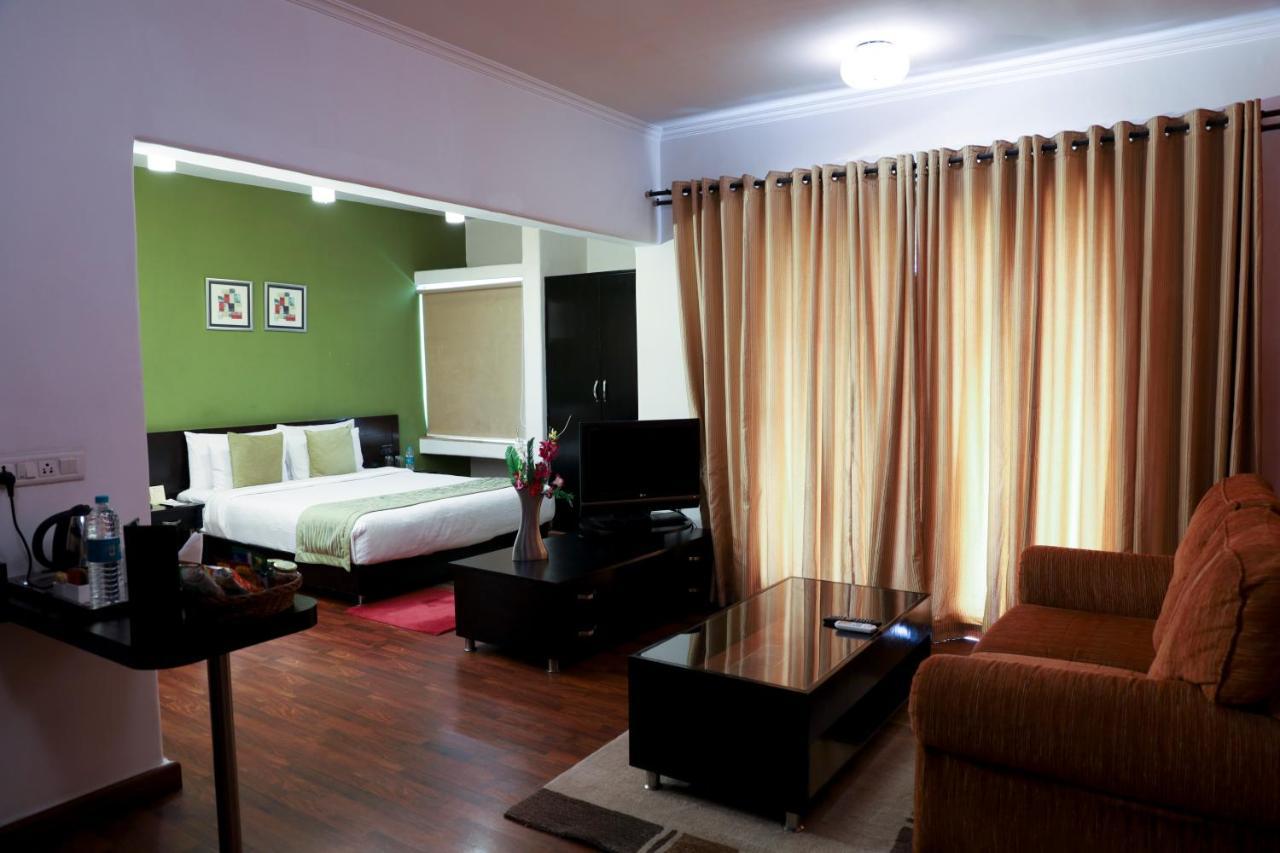 Royal Orchid Golden Suites Πούνε Εξωτερικό φωτογραφία